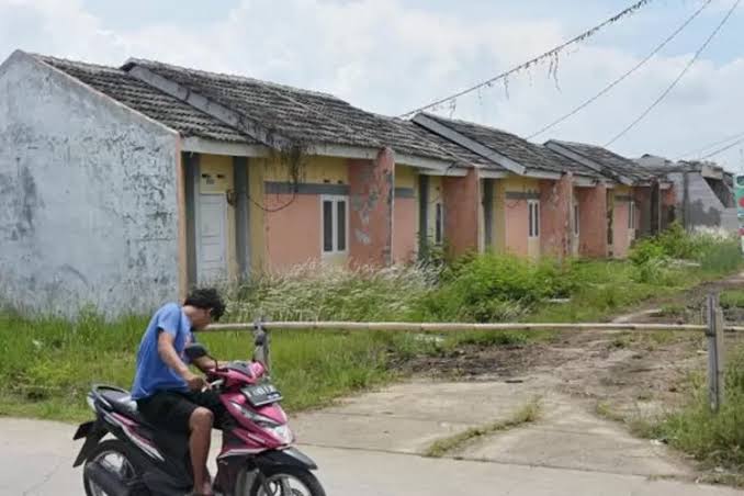 Rumah Subsidi Terbengkalai